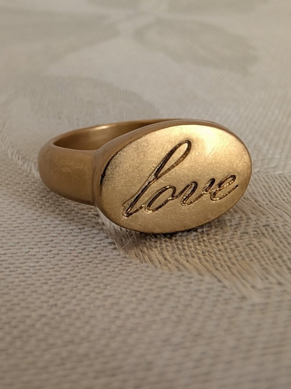 SOPHIA LIA Gold tone LOVE ring Size 9
